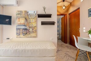 1 bedroom, desk, iron/ironing board, WiFi