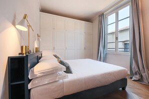 2 bedrooms, iron/ironing board, WiFi