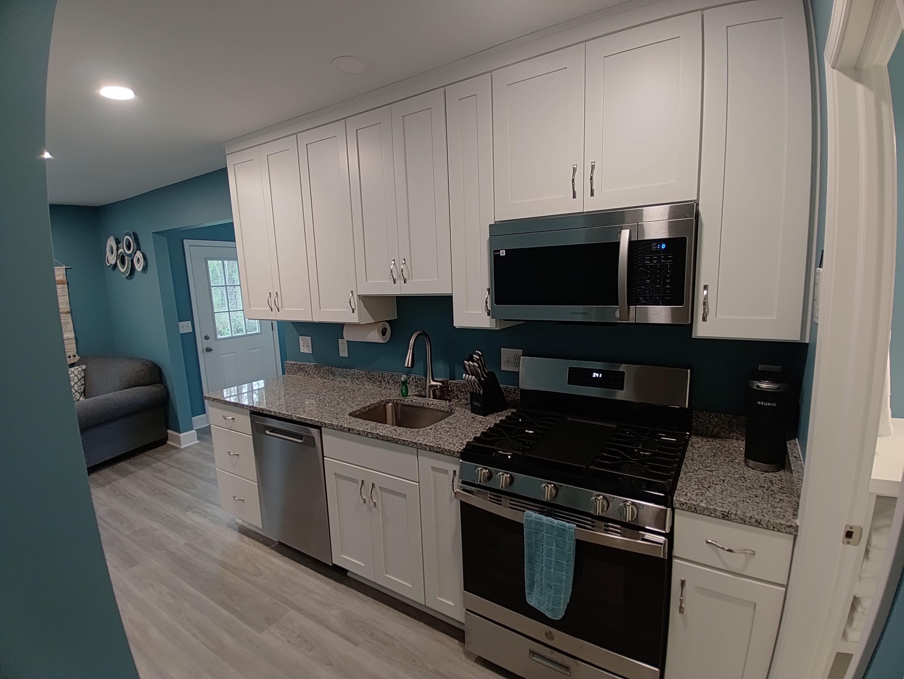 Refrigerador, microondas, horno y parrilla de estufa 