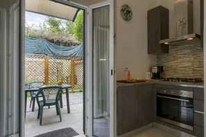 Refrigerador, microondas, horno, placa de cocina