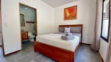 1 bedroom, desk, WiFi, bed sheets
