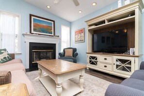 Smart TV, video games, DVD player, books - Pet Friendly - Sea Side Serenity - 4BR - Single Family Bliss (Rehoboth Beach)