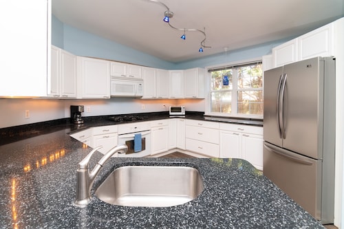 Pet Friendly - Sea Side Serenity - 4BR - Single Family Bliss