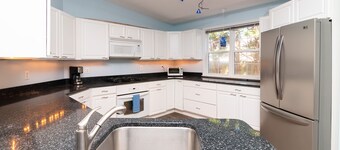 Pet Friendly - Sea Side Serenity - 4BR - Single Family Bliss