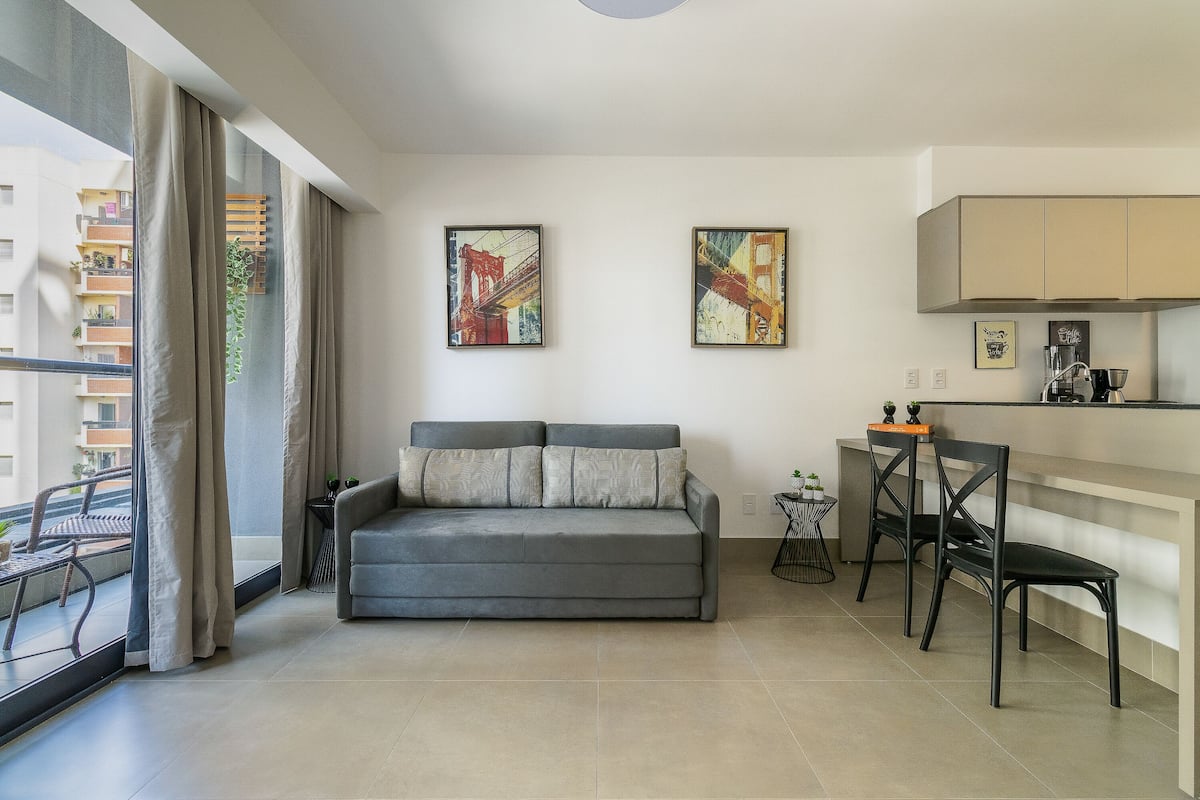Căn hộ, 1 giường đôi và sofa giường, máy điều hòa, quang cảnh thành phố | Khu phòng khách