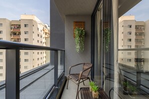 Huoneisto, 1 parisänky ja vuodesohva, ilmastointi, kaupunkinäköala | Terassi/patio