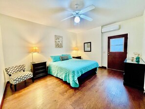 5 عدّة غرف نوم ومكتب ومكواة/لوح كي وسرير سفر