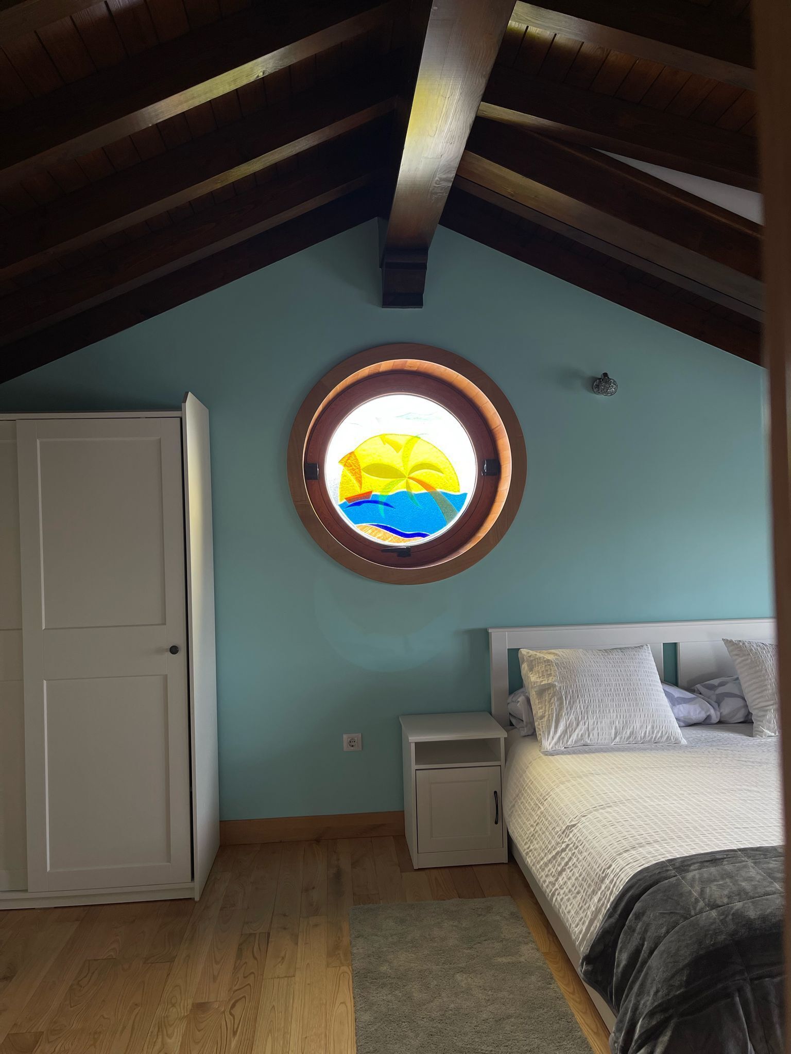 4 slaapkamers, een strijkplank/strijkijzer, gratis wifi, beddengoed