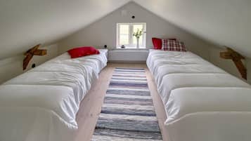 2 bedrooms, travel crib, free WiFi