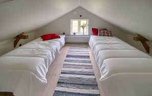 2 bedrooms, travel cot, free WiFi