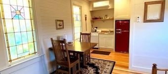 Bunkhouse Seventy-Four - Cute, quaint and just minutes from Jacksonville, IL

