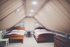 2 bedrooms, iron/ironing board, free WiFi, bed sheets - Audrey's Abode - Restored log cabin, country setting, minutes from Jacksonville
 (Jacksonville)