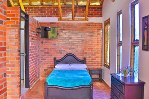 Classic Double Room | Bed sheets - HOTEL PALMAS DE SANTA ELENA  (Quimbaya)