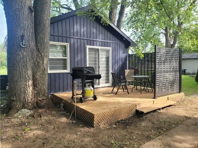 Rustic Cabin Across Innisfil Beach Park