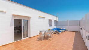 屋外ダイニングエリア