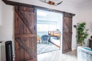 2 bedrooms, desk, free WiFi, bed sheets
