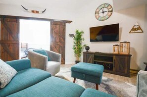 Smart TV, DVD player - Cozy White Mountain Condo (Campton)