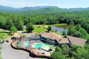 Exterior - Bear Chase Bungalow - sleeps 6. Close to skiing, Ice Castles and winter fun! (Thornton)