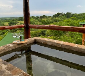 Kabin Romantis, pemandangan gunung | Seprai premium, tempat tidur lipat/tambahan, dan seprai linen