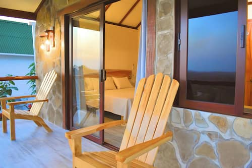 Romantic Cabin, Mountain View | Premium bedding, rollaway beds, bed sheets