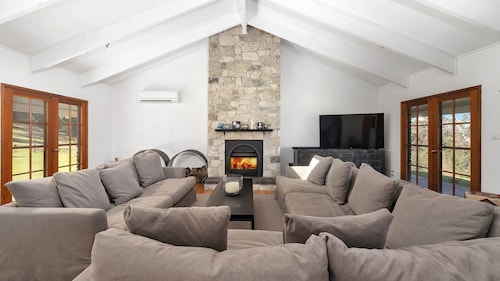 MarMel - Four bedroom home with pool and fire pit