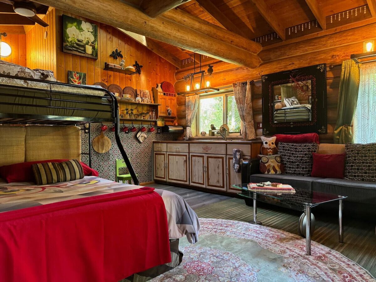 1 bedroom, desk, WiFi, bed sheets