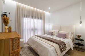 4 habitaciones, tabla de planchar con plancha y cuna de viaje