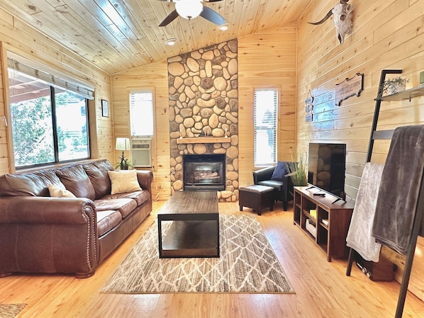 Smart TV, fireplace