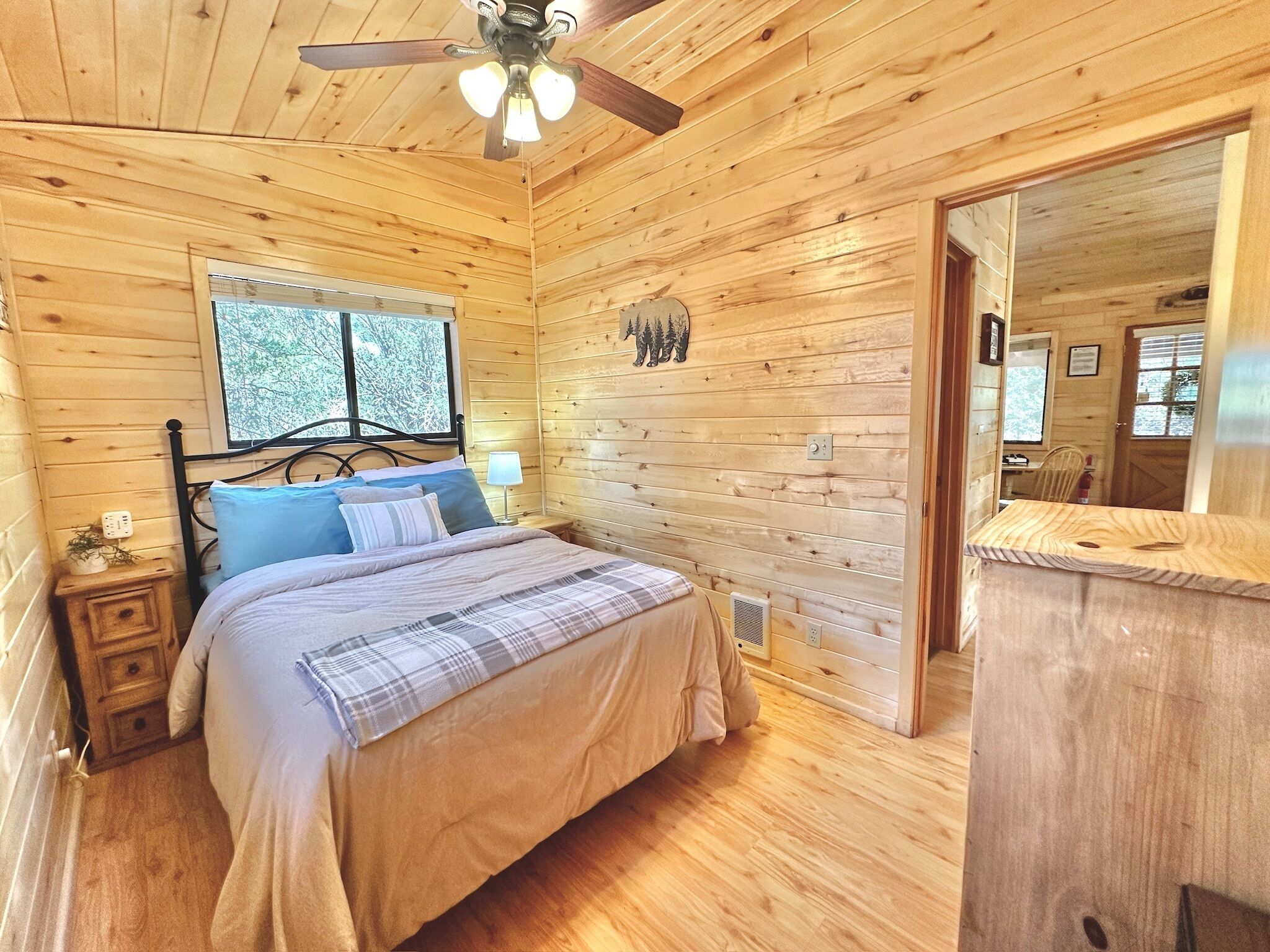2 habitaciones, cuna de viaje, wifi gratis y ropa de cama 