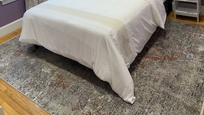 3 bedrooms, iron/ironing board, WiFi (free), bed sheets