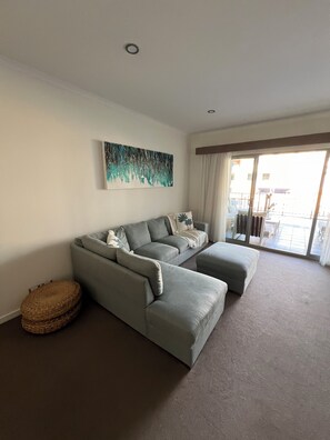 Smart TV, lettore DVD, libri