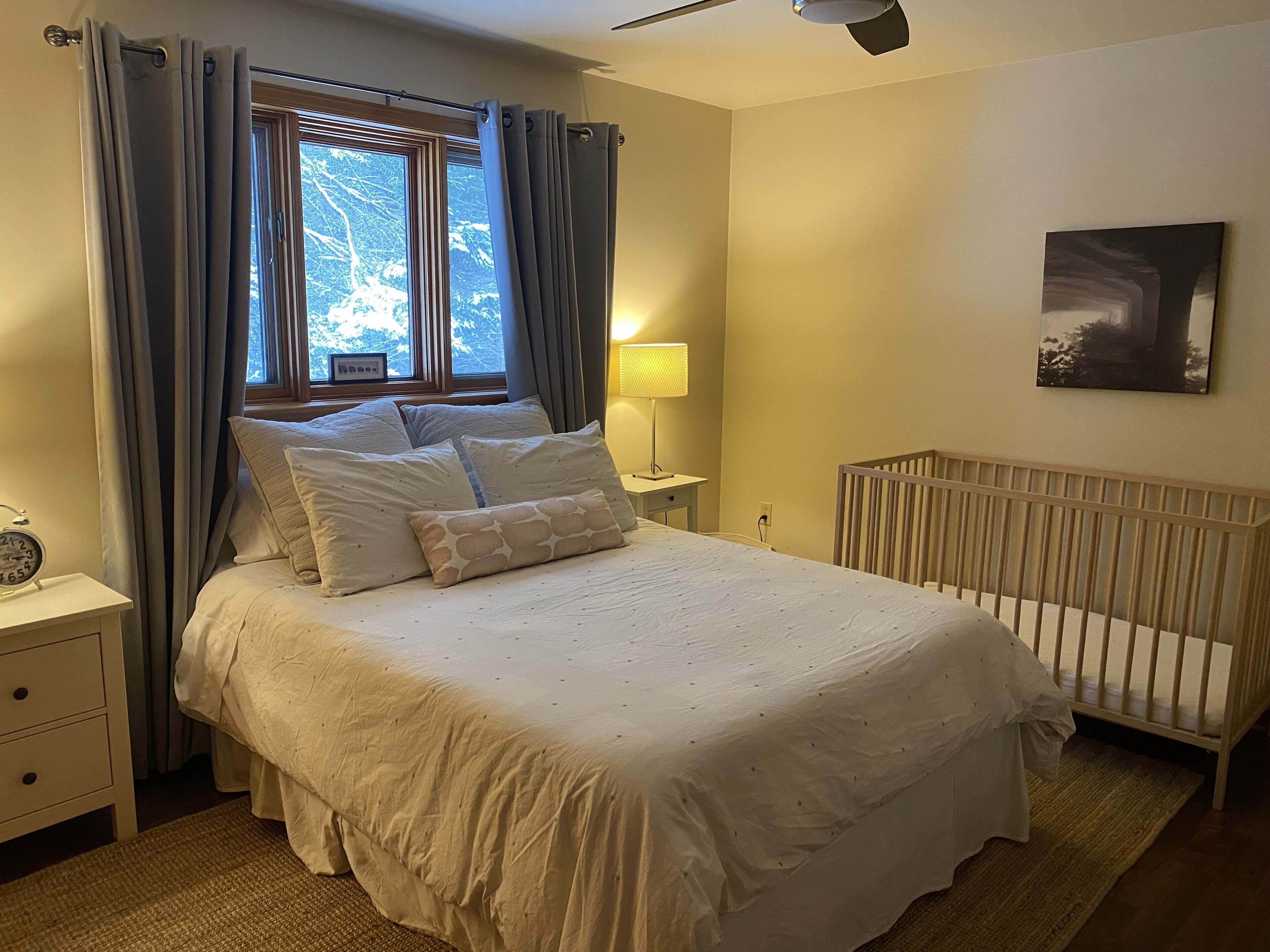 5 soverom, skrivebord, reiseseng for barn og wi-fi (inkludert)