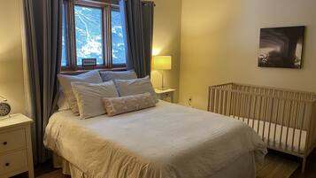 5 soverom, skrivebord, reiseseng for barn og wi-fi (inkludert)