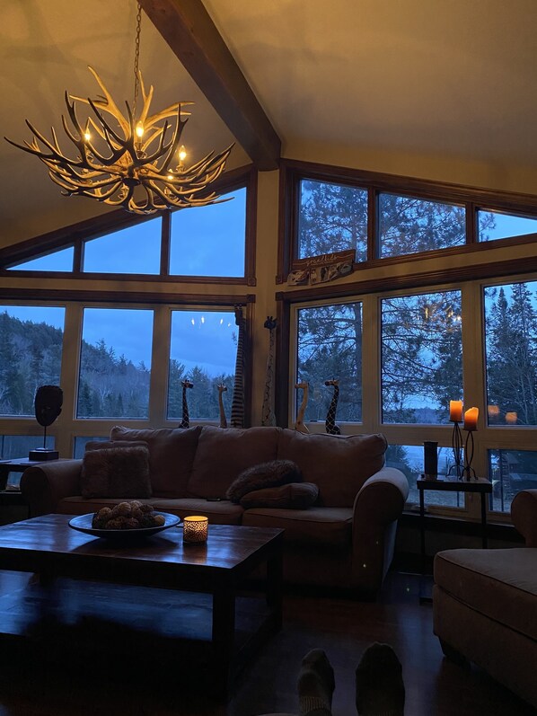 Smart-TV, Kamin, DVD-Player, Stereoanlage