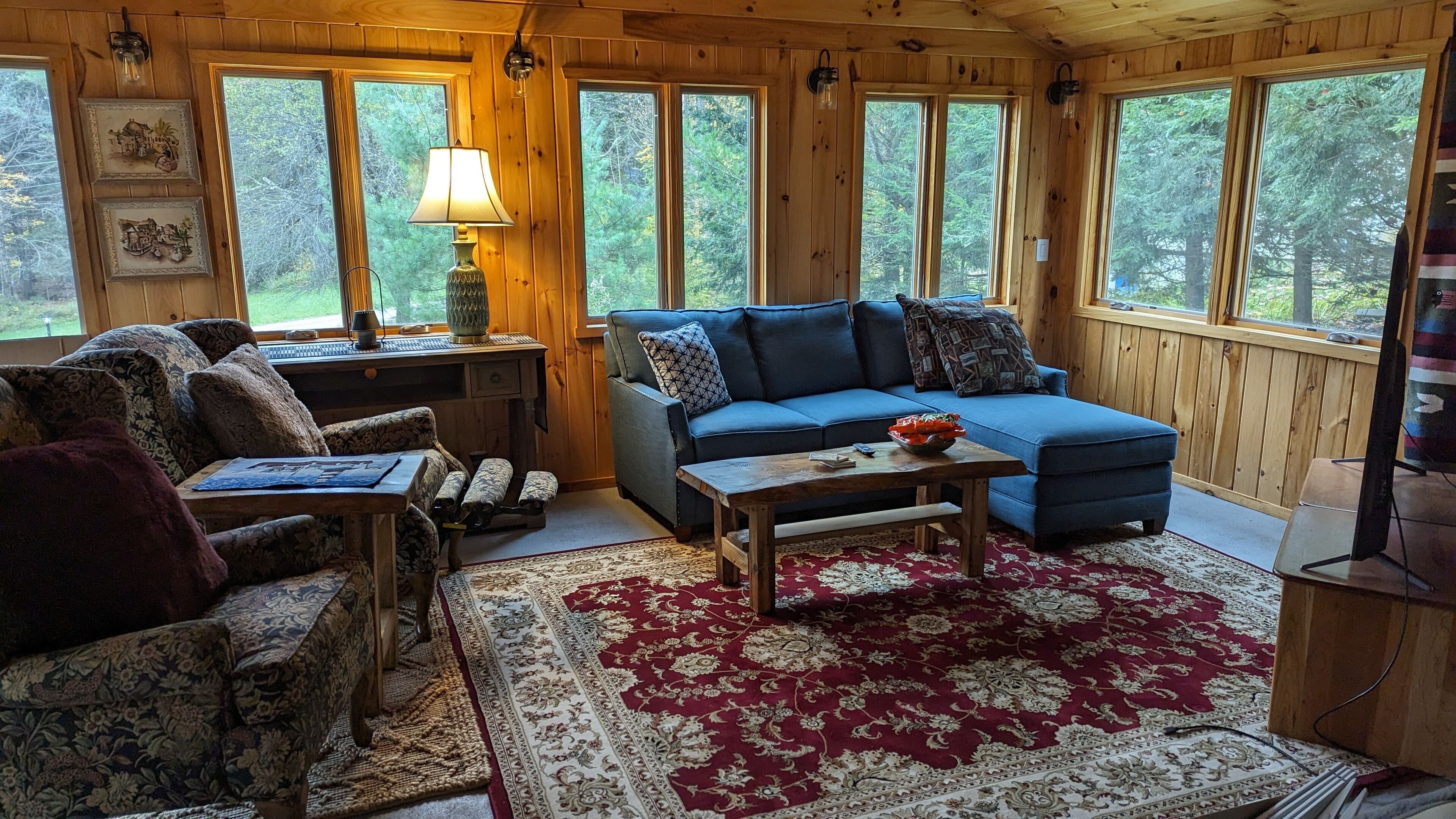 A Stones Throw home from Lake Bomoseen and Crystal Beach w/large yards, parking