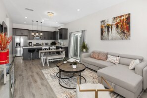 Smart TV, books - New Construction Home 2024 - Vacation Mid-Term Rental Opportunity (San Diego)