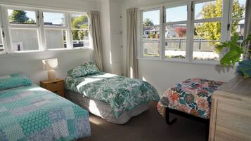 3 bedrooms, desk, free WiFi, bed sheets