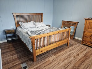 Room - 2 minutes to the beach on the owner provided golf cart! (surfside beach)