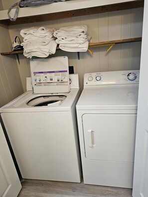 Interior - 2 minutes to the beach on the owner provided golf cart! (surfside beach)