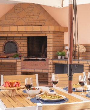 Outdoor dining - With jacuzzi, sea view - Casa da Quinta Grande (Quinta Grande)