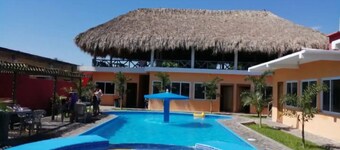 Bungalows Familiares capacidad 8-10 y 12 personas