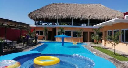 Bungalows Familiares capacidad 8-10 y 12 personas