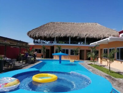 Bungalows Familiares capacidad 8-10 y 12 personas