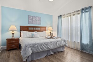 4 bedrooms, in-room safe, desk, iron/ironing board - Beautiful, sun-drenched 4 Bed 3 Bath Villa within The Sanctuary at West Haven (Davenport)