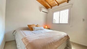 2 habitaciones, escritorio, tabla de planchar con plancha y wifi gratis