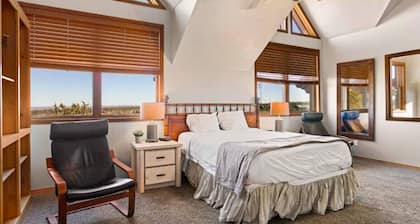 Large Log Home Near Zion