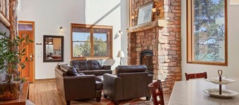 Large Log Home Near Zion