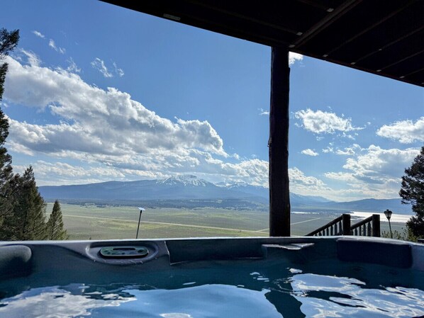Outdoor spa tub - Breathtaking Views Close to Yellowstone (Island Park)