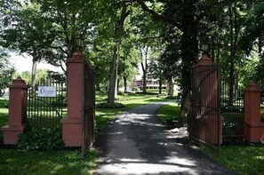 Property grounds - Dormer Suite w/ Breakfast (Mount Joy)