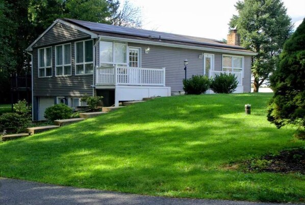 Exterior - Country Suite II w/ Breakfast (Mount Joy)